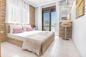 3- Sea view luxury suite in the center of Rhodes!