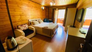 Studio with Lake View and Balcony  room in Kaya Residence
