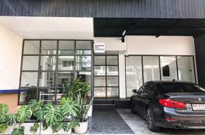 Saffron Hill Bangkok