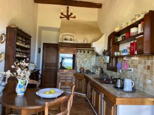 Provençal villa with sea views & Mediterranean garden, beaches, Wi-Fi, Air Conditioning