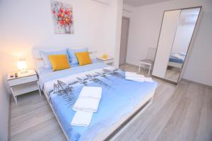 The Sun loves You - right beside the Park!