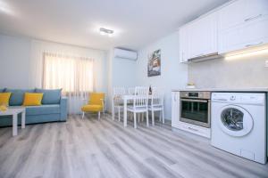 The Sun loves You - right beside the Park!