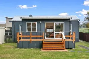 Clara's Togs and Towels - Waihi - Bachcare NZ - 怀希