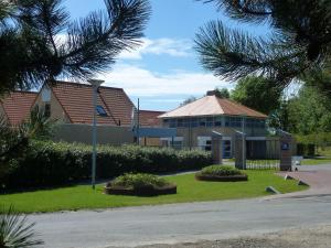 Maisons de vacances Spacious holiday home with a garden, at 800 m. from the sea : photos des chambres