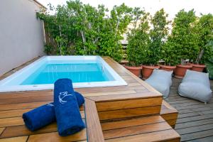 Beautiful Penthouse in Athens with outdoor jacuzzi