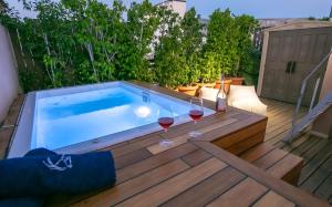 Beautiful Penthouse in Athens with outdoor jacuzzi