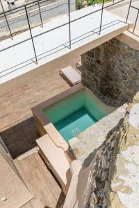 Pera Chorio - Daphne - Artist stone house with countryside views