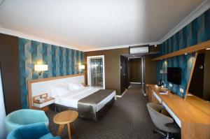 Deluxe Double or Twin Room with City View room in Akol Hotel