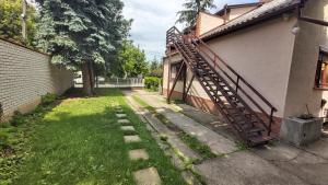 Edit Apartmanház
