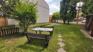 Edit Apartmanház