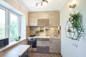 Comfort 3-room apartment with a workplace near the wood