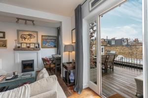 JOIVY Lovely 2-bed flat with patio in Battersea
