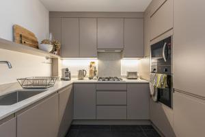 JOIVY Lovely 2-bed flat with patio in Battersea