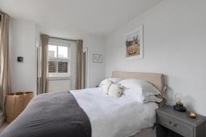 JOIVY Lovely 2-bed flat with patio in Battersea
