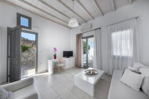 Family Suite with Side Sea View room in Deliades Hotel