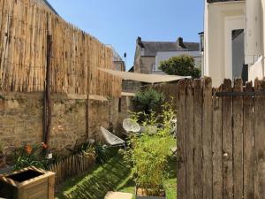 TY LAUMANN sur le PORT petite maison avec jardin - Parking gratuit