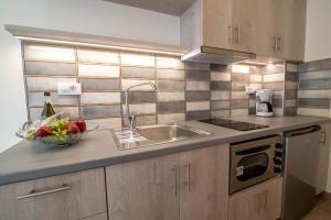 Standard Twin Room with Garden View room in Melydron Apartments