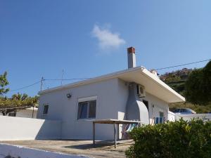 Sea-view Cottage in Mourteri lined with Beaches Evia Greece