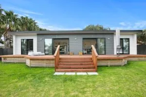 Sky Above Beach Below - Waihi Beach Holiday Home - 卡蒂卡蒂