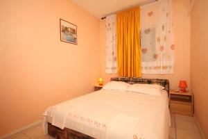 Two-Bedroom Apartment with Terrace and Sea View room in Apartments by the sea Zaklopatica Lastovo - 8325