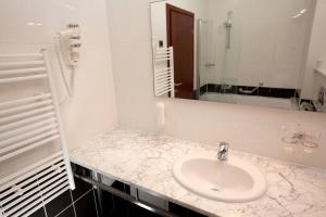 Standard One-Bedroom Apartment with Balcony with Sea View room in Apartments Agava
