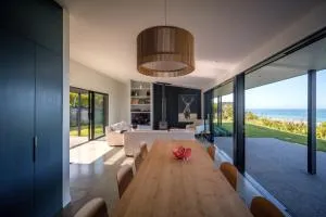 Lightning Ridge Views - Waimarama Holiday Home -  Waipukurau