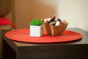 10 minutes walk to the lakes