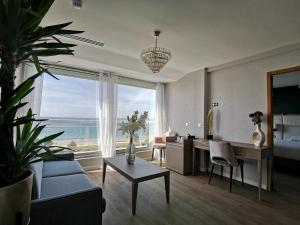 Hotels Le Diana Hotel & Spa NUXE : Suite Prestige - Vue sur Mer