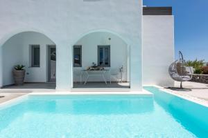 White Harmony Suites Santorini Greece