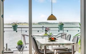 2 Bedroom Nice Apartment In Hejls