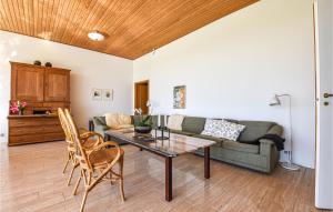 Awesome Home In Holstebro With Kitchen