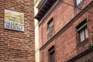 Calle Huertas Corazón by RegalateMadrid