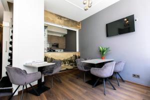 Quentin Golden Bear Hotel