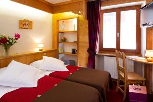 Hotels Logis La Croix-Saint-Maurice : photos des chambres