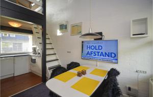 2 Bedroom Lovely Home In Væggerløse