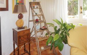 Maisons de vacances Stunning Home In Murviel-les-bziers With Kitchen : photos des chambres