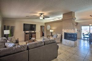 Heated Pool, Spa and Mtn Views Lake Havasu Home!