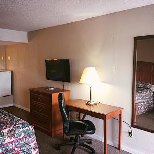 King Room - Smoking  room in Travelers Inn Elizabethton