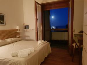 Seaview Rapallos Heart Skyline