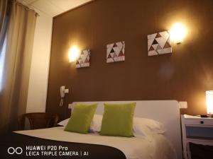 Hotels Hotel Trianon Tours : photos des chambres