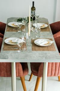 Design Suites Efharis (Brusco)