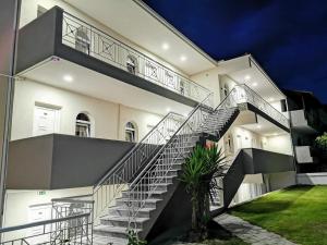 Polychrono GREEN GARDENS