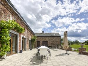 Grand Family Holiday Home in Houyet