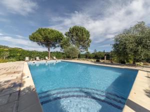 Villas Villa in Carpentras with Private Pool : photos des chambres