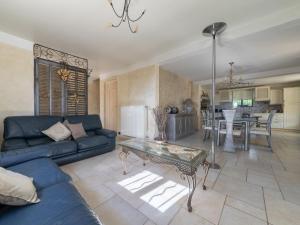 Villas Villa in Carpentras with Private Pool : photos des chambres
