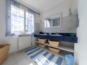 Villas Villa in Carpentras with Private Pool : photos des chambres