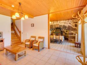 Maisons de vacances Spacious Holiday Home near Auvergne s Volcanoes : photos des chambres