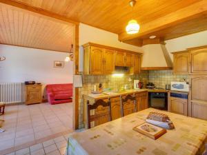 Maisons de vacances Spacious Holiday Home near Auvergne s Volcanoes : photos des chambres