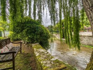 Maisons de vacances Garden View Holiday Home in Bligny Sur Ouche with Terrace : photos des chambres