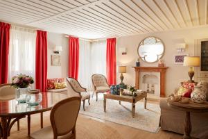 Old Town Luxury Suites Komissa